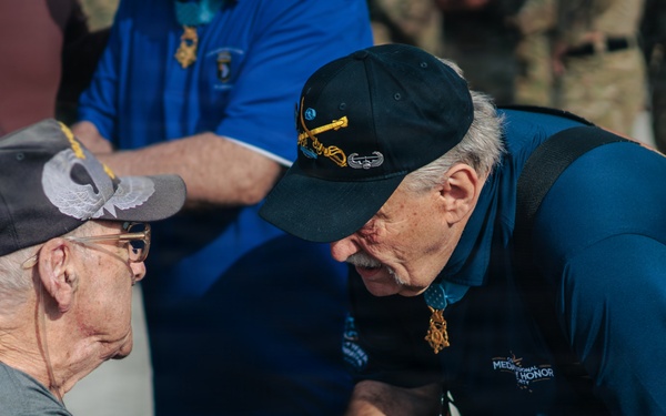 Fort Campbell hosts Medal of Honor recipients with Honor Flight