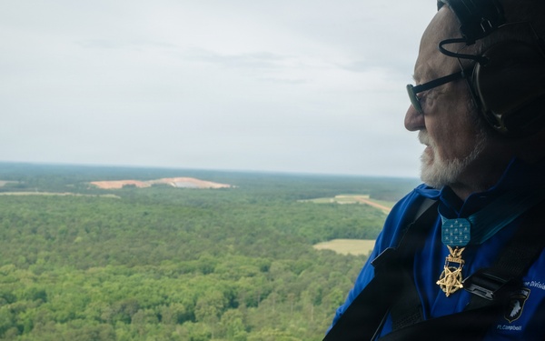 Fort Campbell hosts Medal of Honor recipients with Honor Flight