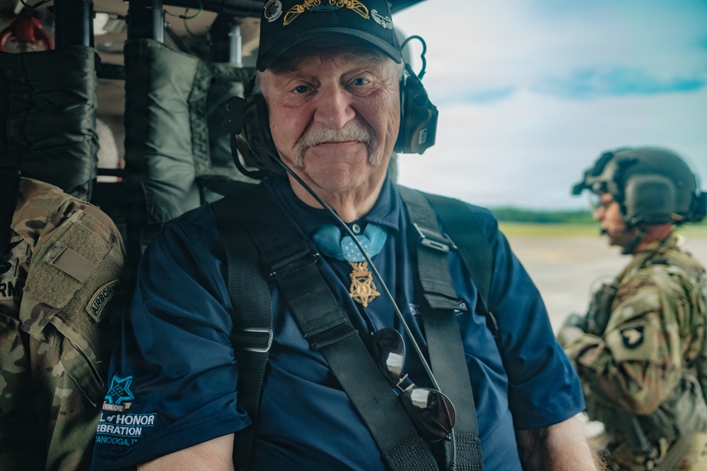 Fort Campbell hosts Medal of Honor recipients with Honor Flight