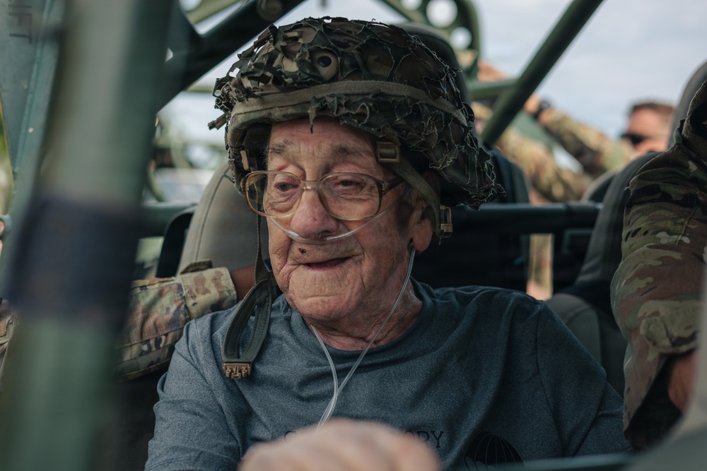 Fort Campbell hosts Medal of Honor recipients with Honor Flight