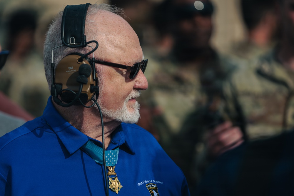 Fort Campbell hosts Medal of Honor recipients with Honor Flight