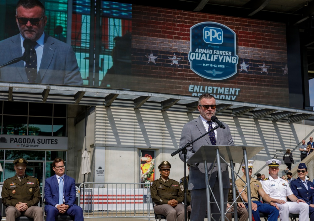 Michael Dodd Speaks to New Enlistees at Indianapolis Motor Speedway