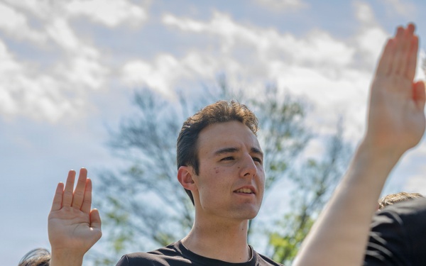 U.S. Army Enlistee Takes the Oath of Enlistment