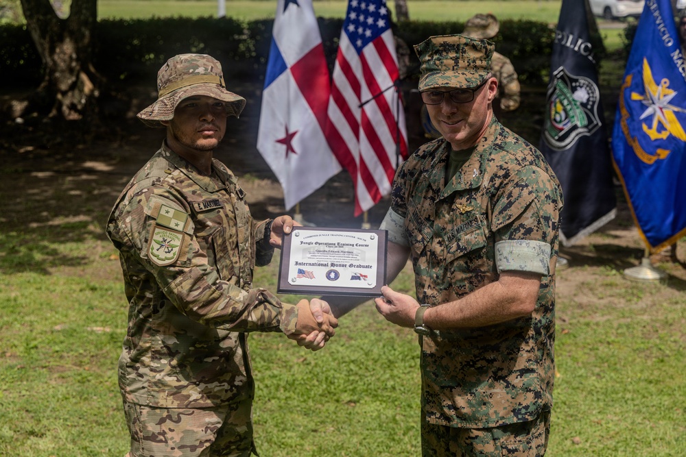 Jungle Operations Training Course - Panama 26-5: Graduation