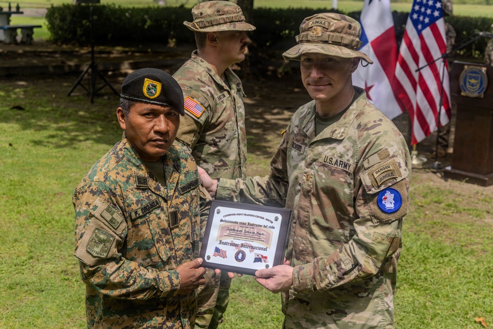 Jungle Operations Training Course - Panama 26-5: Graduation