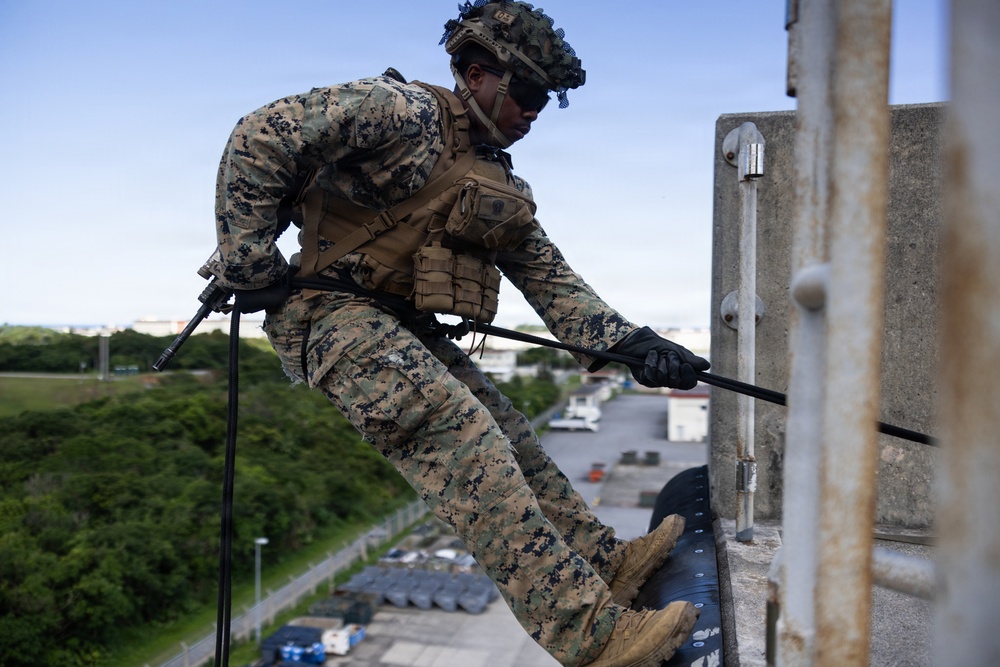 12th Littoral Combat Team Rehearses Fast-Rope and Rappel Techniques