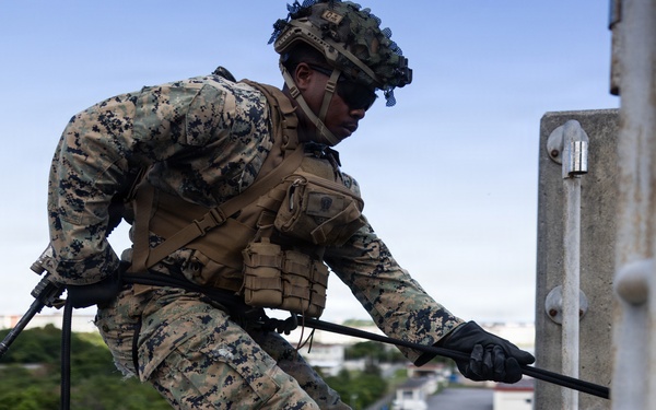 12th Littoral Combat Team Rehearses Fast-Rope and Rappel Techniques