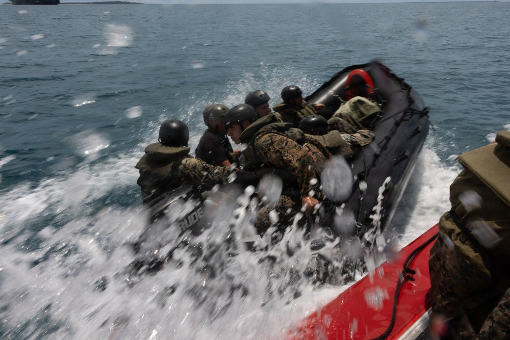 12th Littoral Logistics Battalion Hosts Coxswain Training
