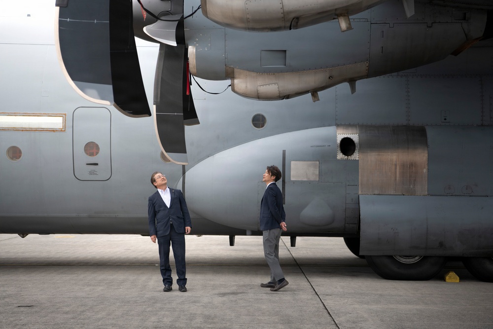 Yokota welcomes local municipalities for installation tour