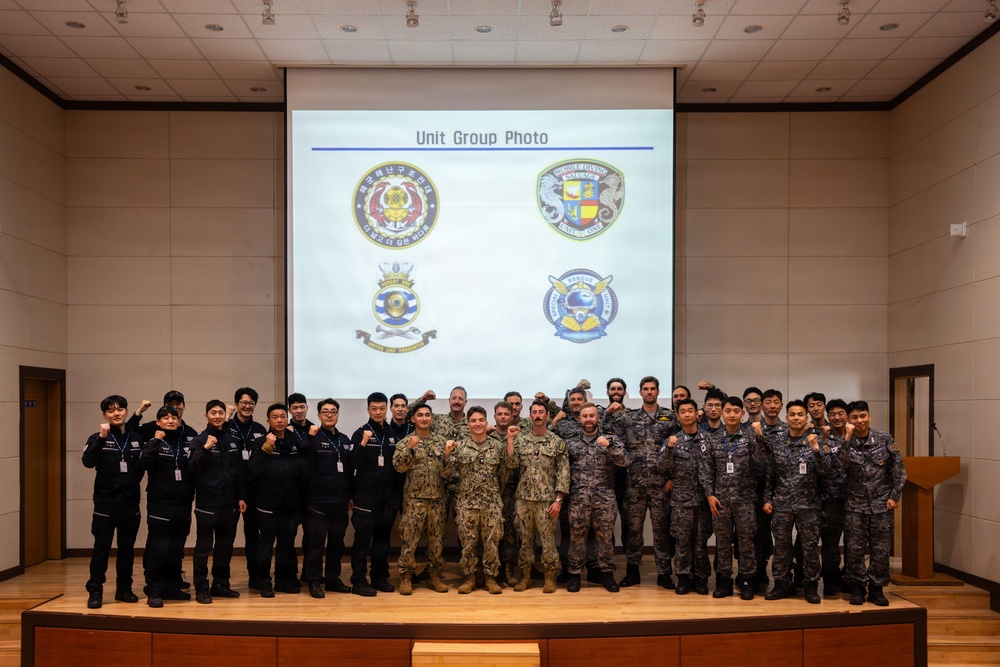 U.S., Republic of Korea, Australian Forces Conduct Joint Dive and Salvage Exercise in Jinhae