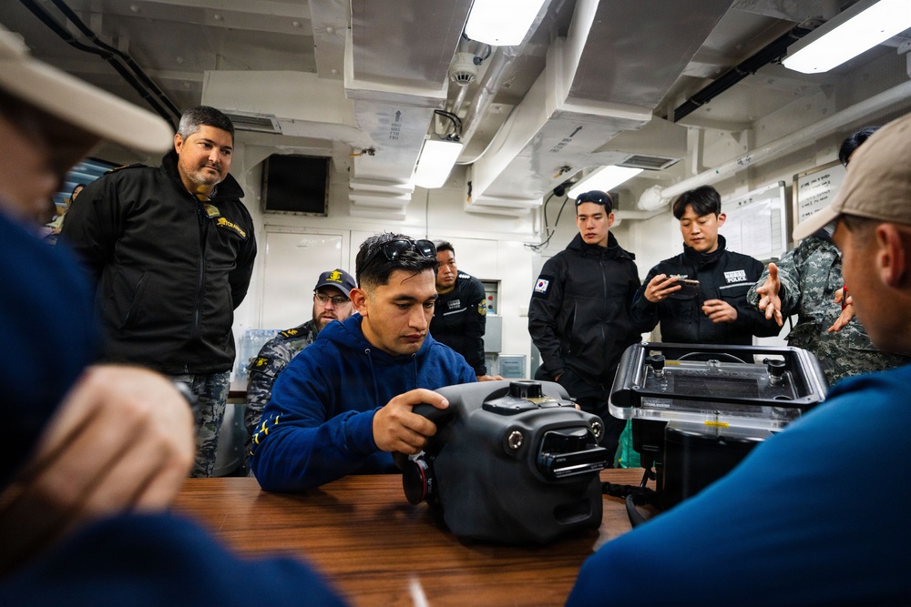 U.S., Republic of Korea, Australian Forces Conduct Joint Dive and Salvage Exercise in Jinhae
