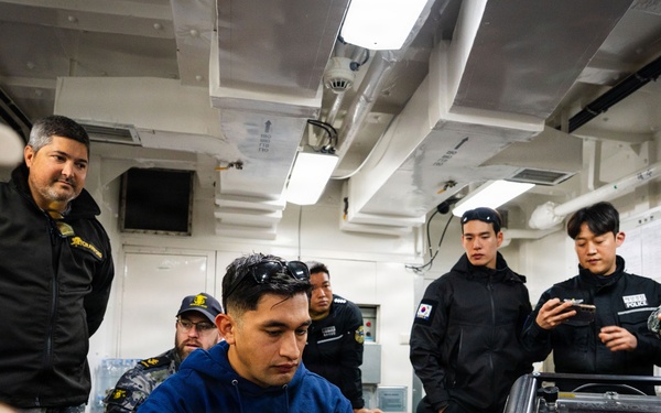 U.S., Republic of Korea, Australian Forces Conduct Joint Dive and Salvage Exercise in Jinhae