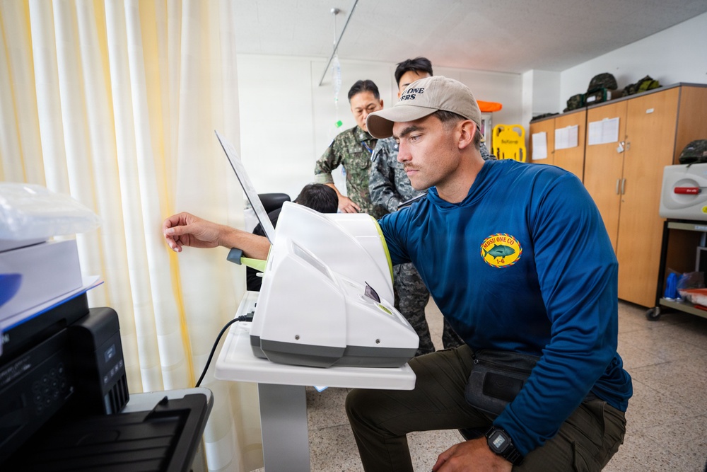 U.S., Republic of Korea, Australian Forces Conduct Joint Dive and Salvage Exercise in Jinhae