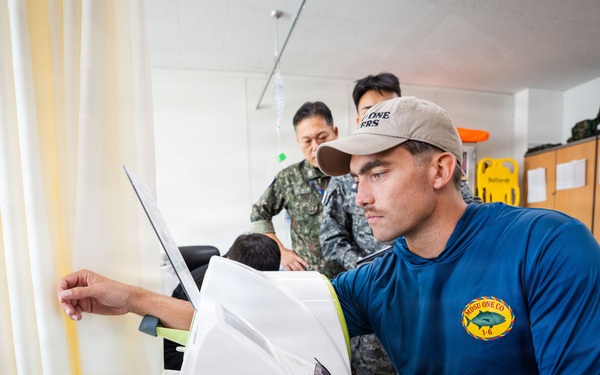 U.S., Republic of Korea, Australian Forces Conduct Joint Dive and Salvage Exercise in Jinhae