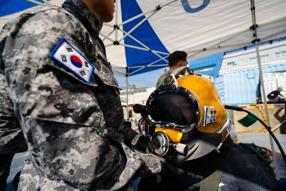 U.S., Republic of Korea, Australian Forces Conduct Joint Dive and Salvage Exercise in Jinhae