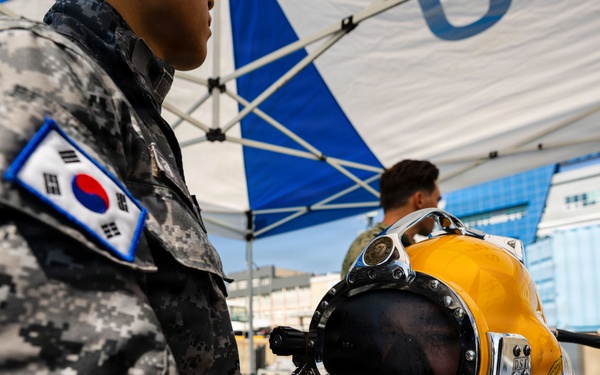 U.S., Republic of Korea, Australian Forces Conduct Joint Dive and Salvage Exercise in Jinhae