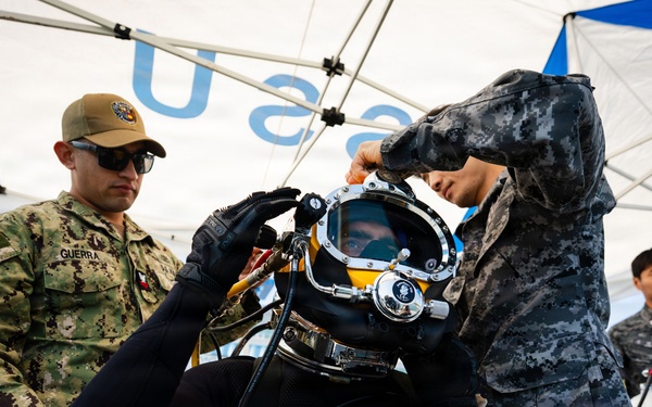 U.S., Republic of Korea, Australian Forces Conduct Joint Dive and Salvage Exercise in Jinhae