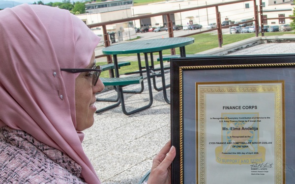 SETAF-AF civilian wins top Army finance award