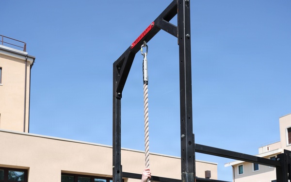 SETAF-AF Soldiers complete obstacle course while stationed in Italy