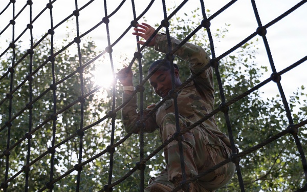SETAF-AF Soldiers complete obstacle course while stationed in Italy