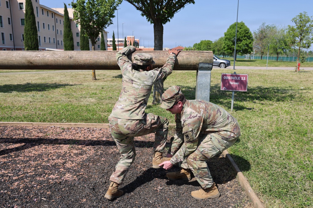 SETAF-AF Soldiers complete obstacle course while stationed in Italy