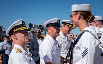The World’s Largest Aircraft Carrier Returns from Historic 11-Month Deployment