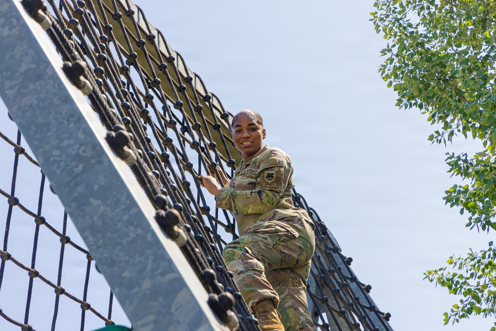 US Soldiers complete obstacle course while stationed in Italy