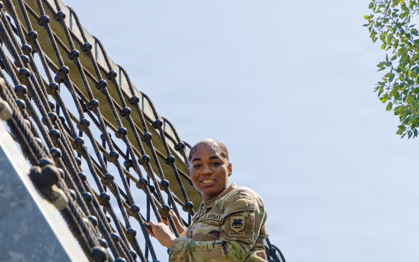 US Soldiers complete obstacle course while stationed in Italy