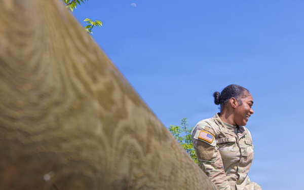 US Soldiers complete obstacle course while stationed in Italy