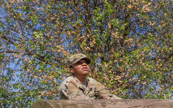 US Soldiers complete obstacle course while stationed in Italy