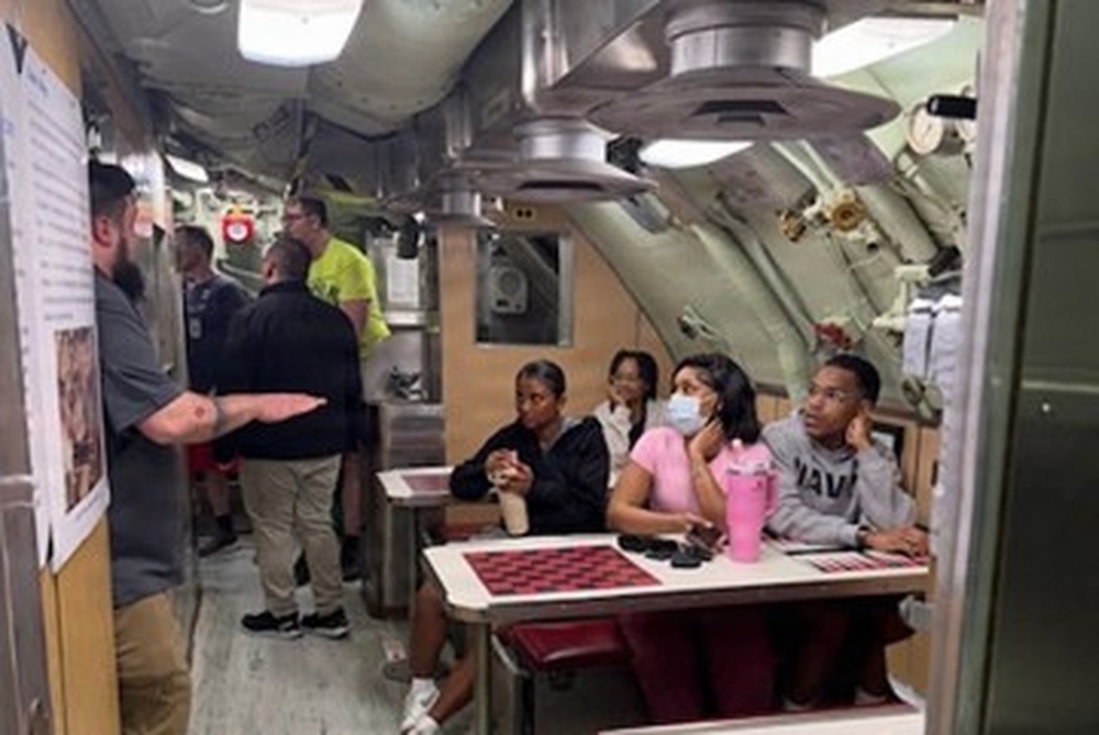 Navy Medicine Readiness and Training Unit (NMRTU) Portsmouth, New Hampshire Sailors Gain Fleet Perspective Through a Visit to The USS Albacore Museum
