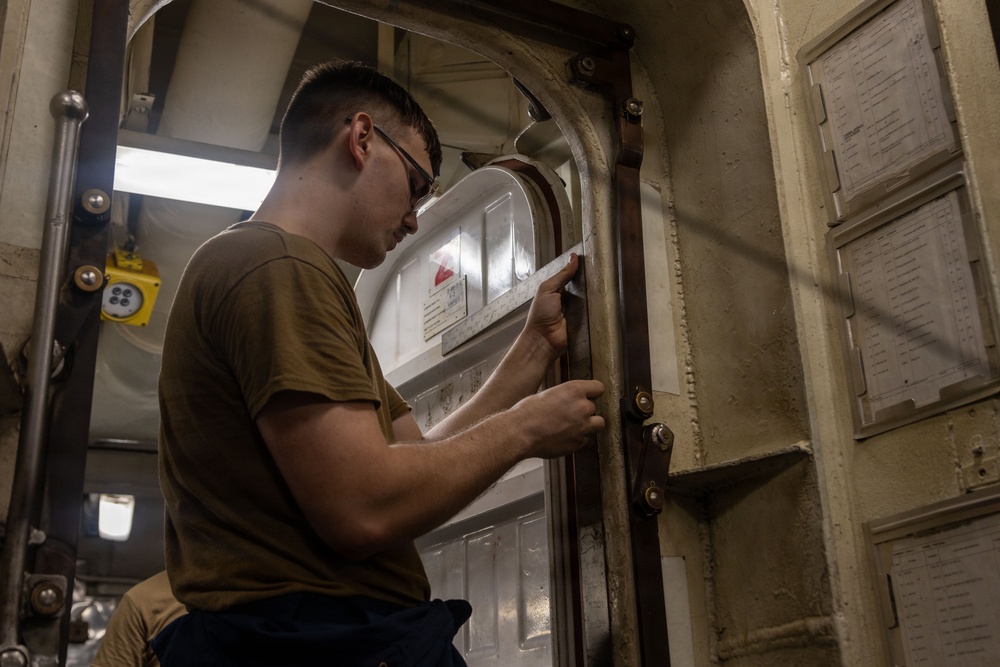 USS Abraham Lincoln Conducts Maintenance
