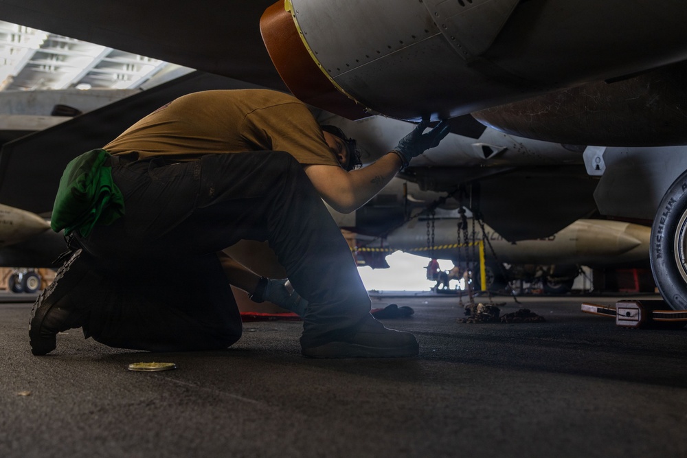 USS Abraham Lincoln Conducts Maintenance