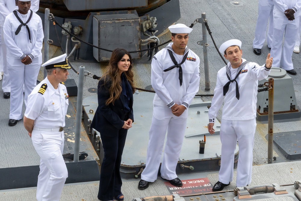 U.S. Ambassador to Greece Kimberly Guilfoyle visits USS Oscar Austin