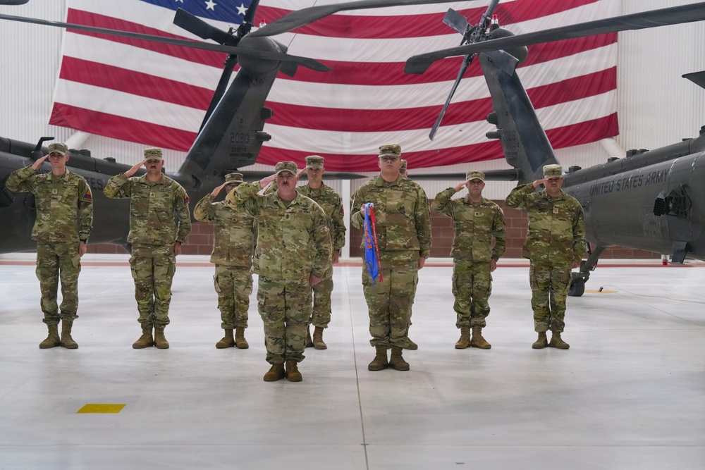 3-501st AHB, 1AD CAB furls the Chaos Company colors