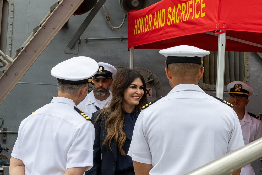 U.S. Ambassador to Greece Kimberly Guilfoyle visits USS Oscar Austin