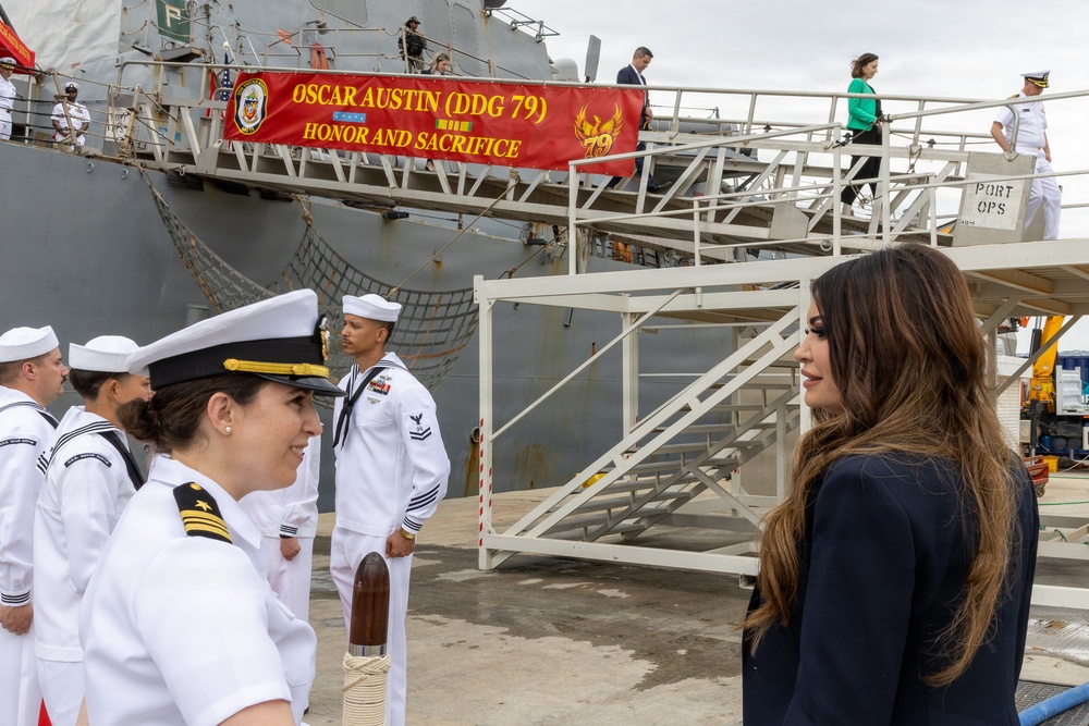 U.S. Ambassador to Greece Kimberly Guilfoyle visits USS Oscar Austin