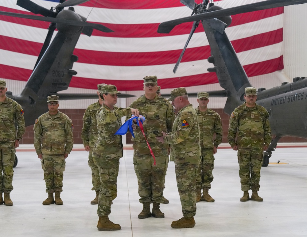3-501st AHB, 1AD CAB furls the Chaos Company colors