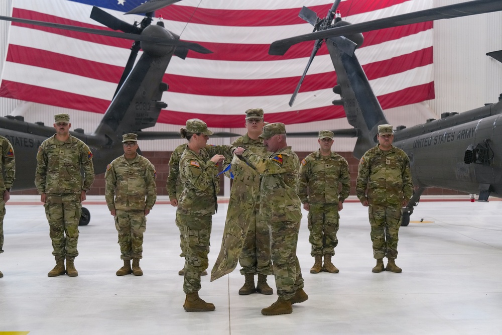 3-501st AHB, 1AD CAB furls the Chaos Company colors
