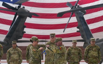 3-501st AHB, 1AD CAB furls the Chaos Company colors