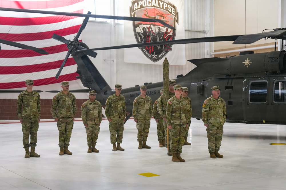3-501st AHB, 1AD CAB furls the Chaos Company colors