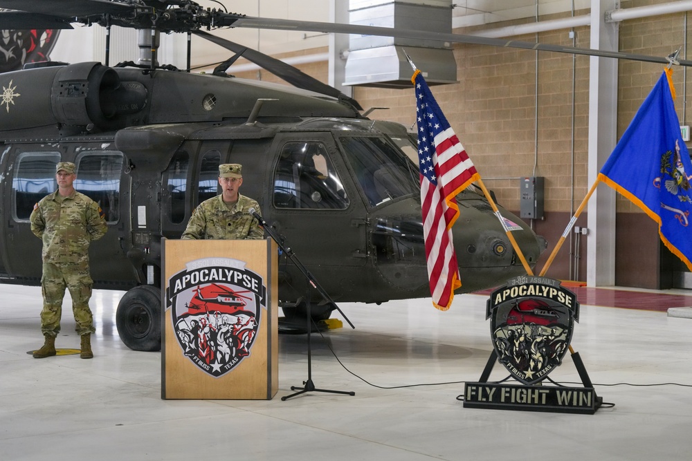 3-501st AHB, 1AD CAB furls the Chaos Company colors