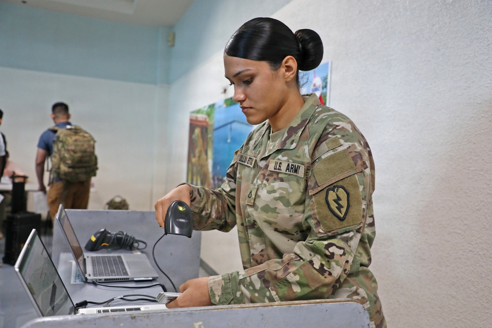 25th ID Soldiers arrive at Subic Bay