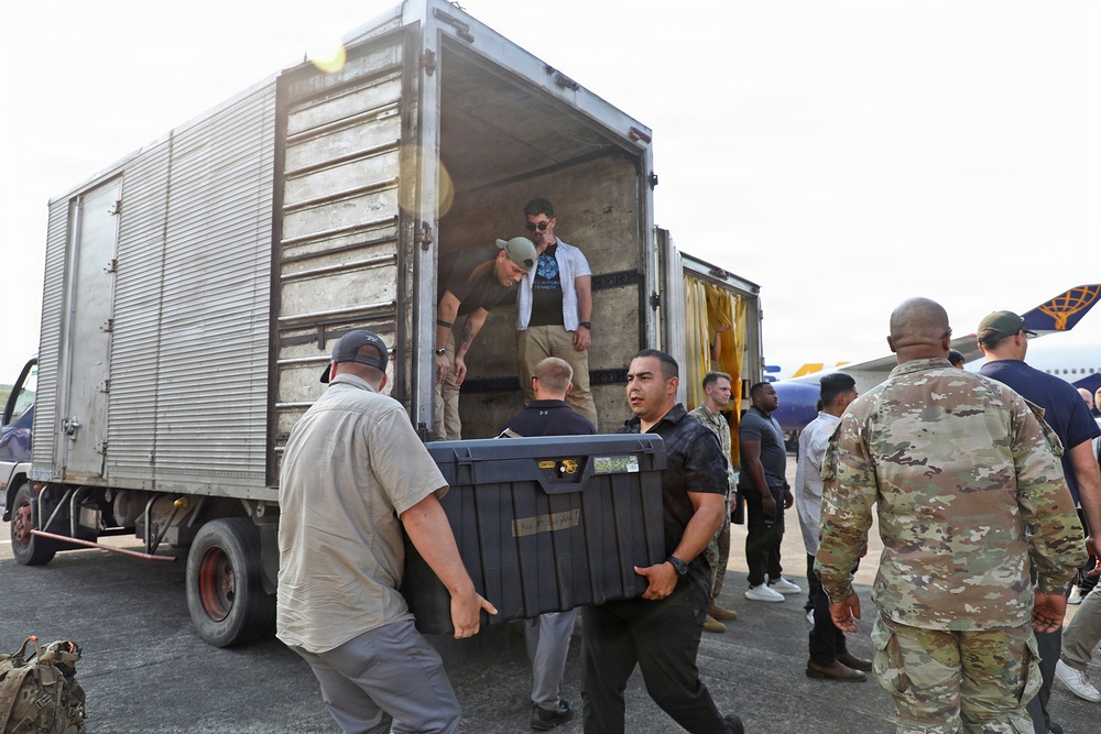 25th ID Soldiers arrive at Subic Bay