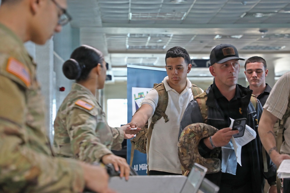 25th ID Soldiers arrive at Subic Bay