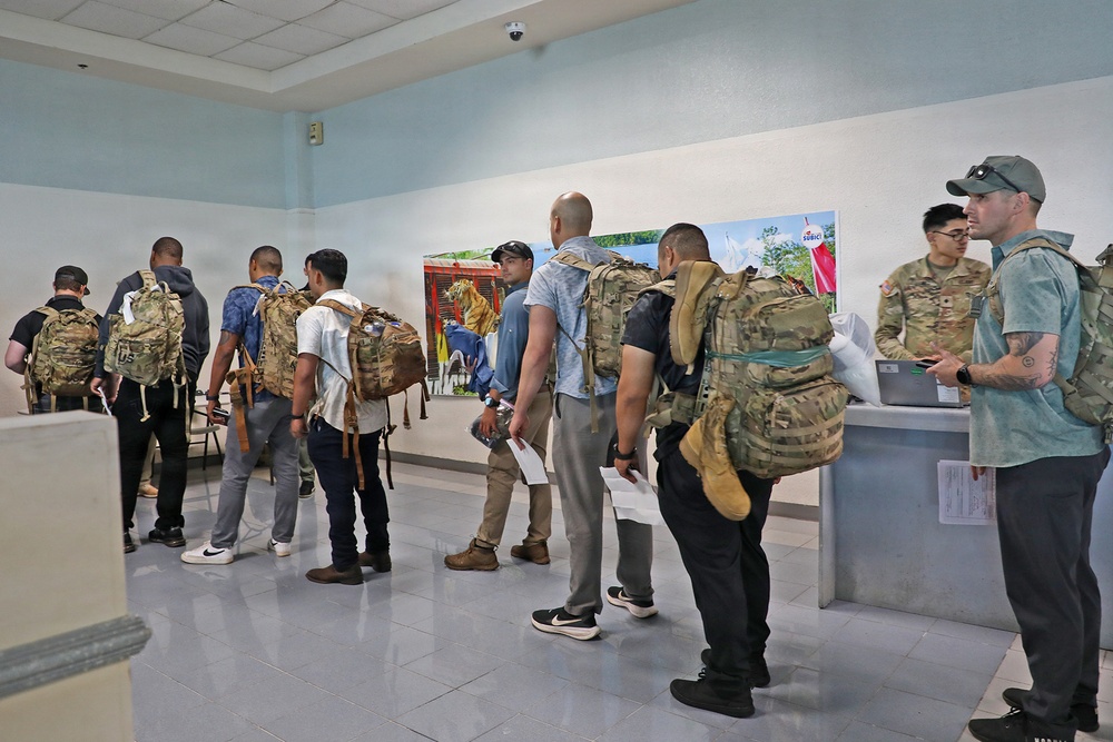 25th ID Soldiers arrive at Subic Bay