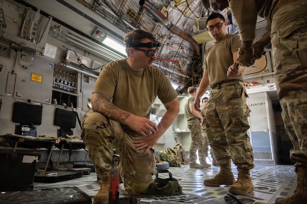 105th Airlift Wing C-17 Globemaster III maintenance