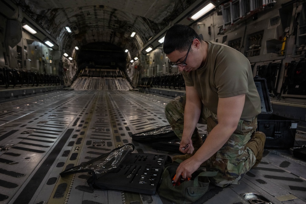 105th Airlift Wing C-17 Globemaster III maintenance