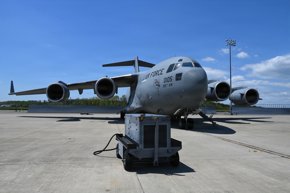 105th Airlift Wing C-17 Globemaster III maintenance