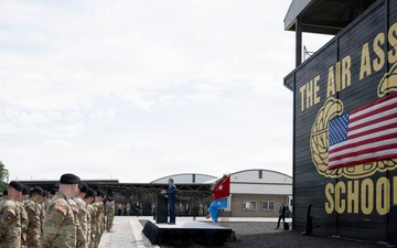 SECWAR Travels to Ft Campbell